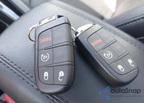 2025 Jeep Compass Limited 4X4 из США, поврежденный, VIN 3C4NJDCN7ST567037